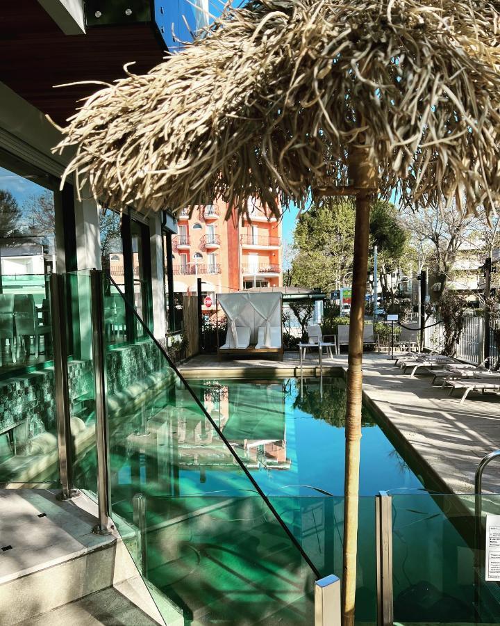 Hotel Montecarlo - Vista Mare Con Piscina & Area Fitness Riccione Exterior photo
